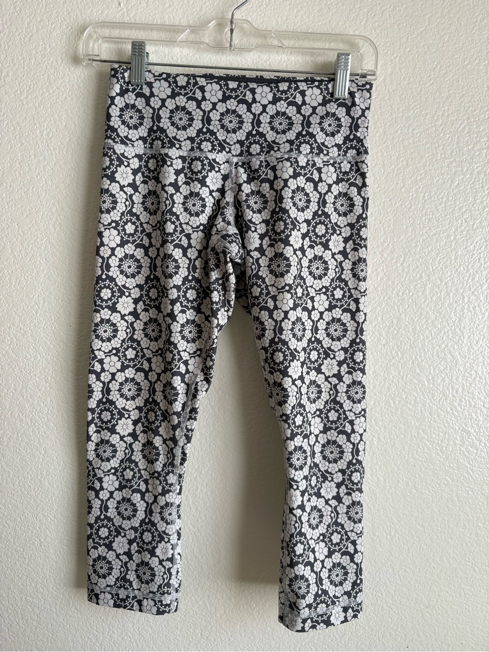 lululemon athletica Black & White Floral Cropped Leggings